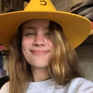 Meet your Posher, Abigail